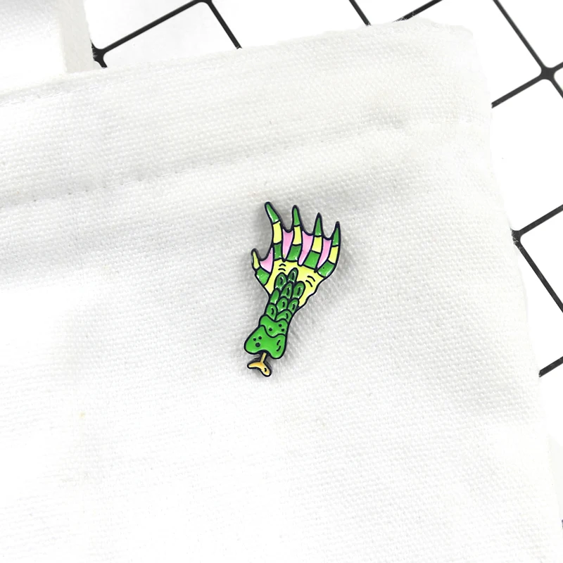 New Arrival Green Scaly Hand With Web Shape Brooch Personality Rock And Roll Punk Style Pins Best Gift For Friend Cute | Украшения и