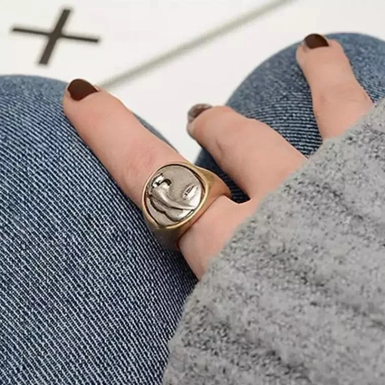 AOMU Hot Sale Fashion Jewelry Rings Metal Abstract Face Mask Marble Rings Index Finger Rings For Woman Jewelry Gift