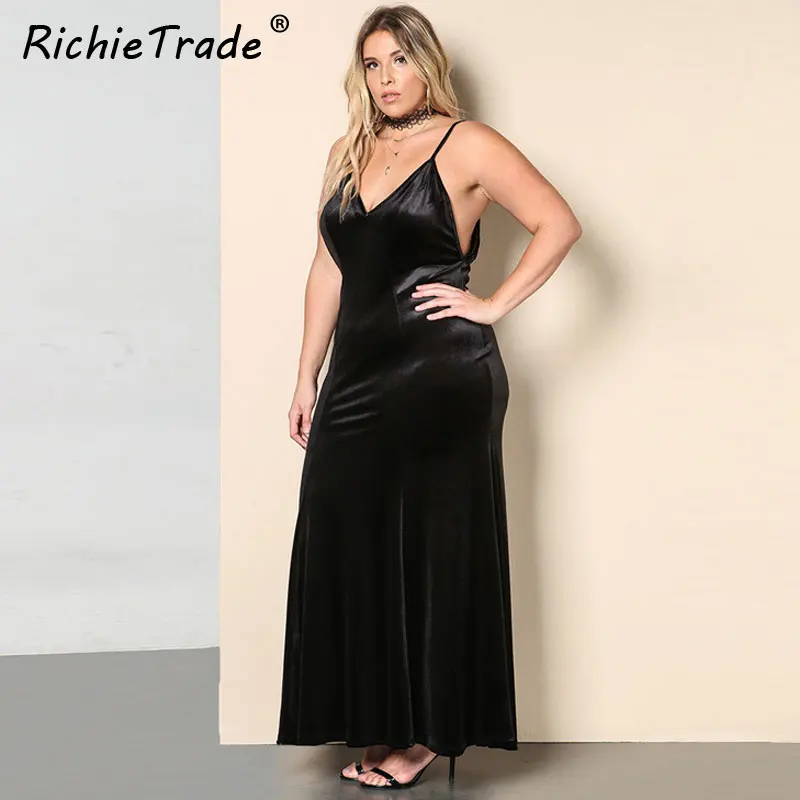 Женское платье на бретельках RICHIETRADE однотонное черное Повседневное с v-образным