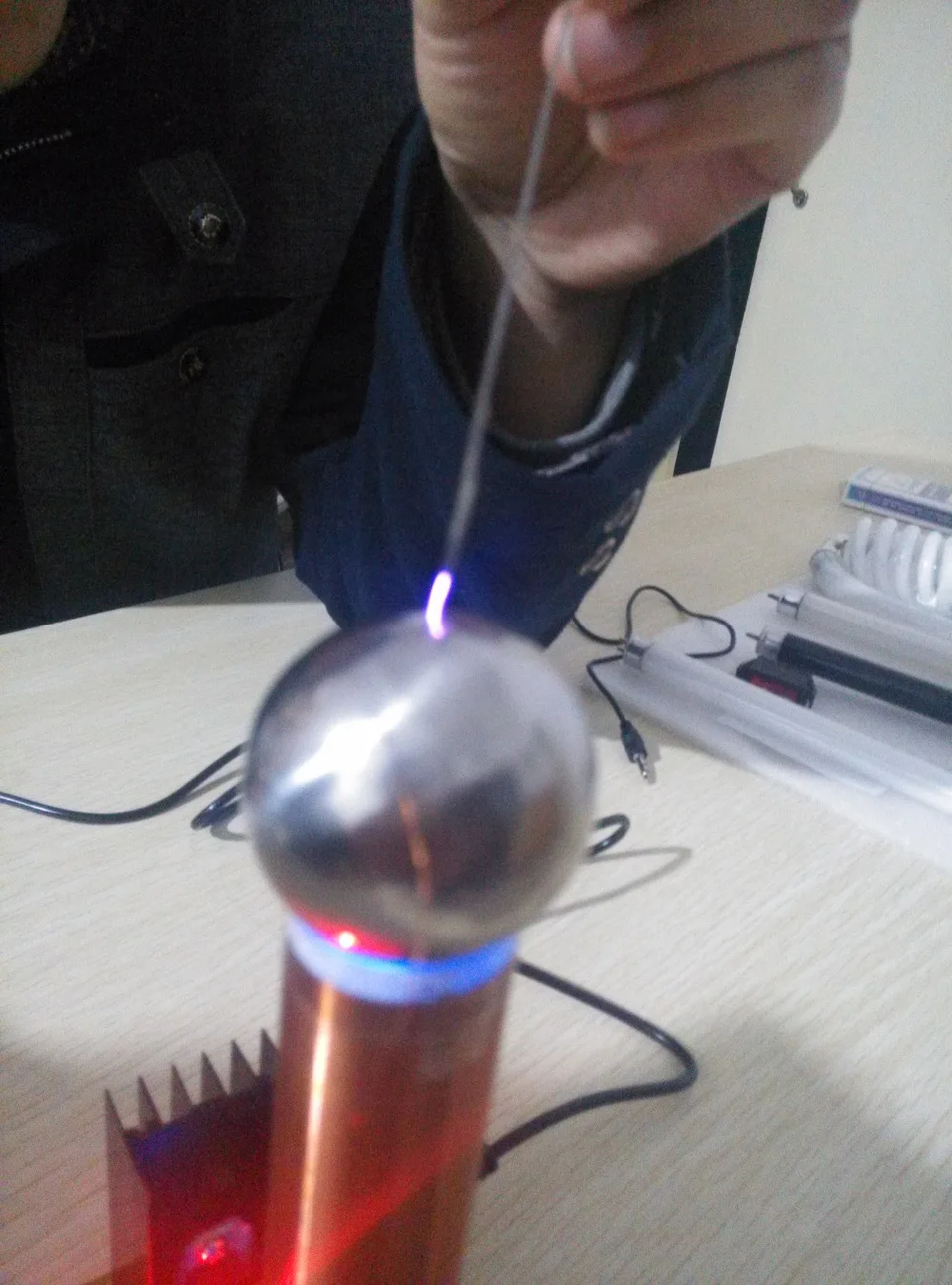 Дизайн SSTC DIY Мини плазменный динамик с катушкой Тесла дуга громкий динамик музыка Тесла катушка Беспроводная передача тест x3452