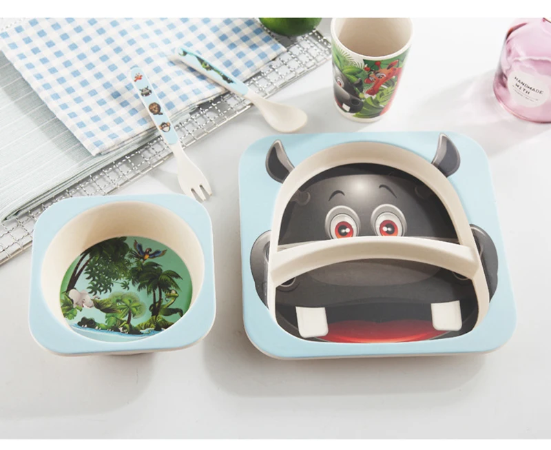 A set of children's dishes, cutlery, creative gifts for children. Environmentally friendly children's bamboo dishe.s./5 pieces