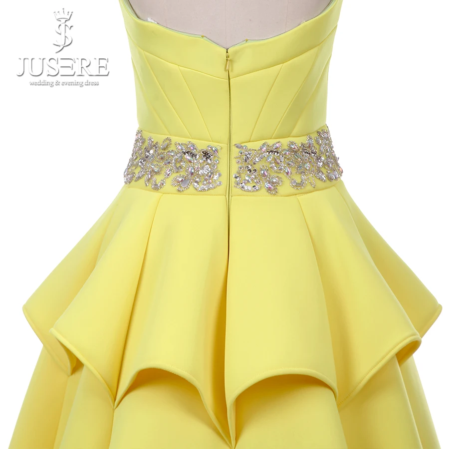 Женское вечернее платье со шлейфом ярко-желтое с баской на талии стразами и
