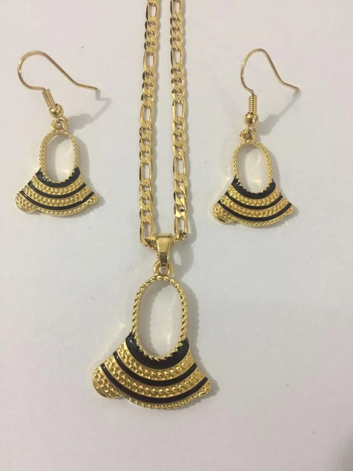 Комплект ювелирных изделий PNG золотистого цвета с изображением топора сумки