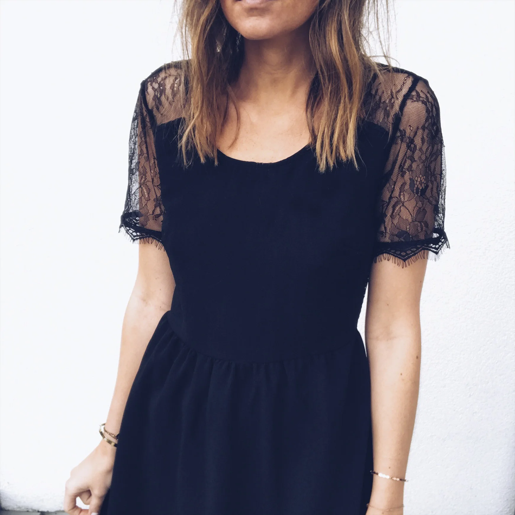 Женское летнее платье с коротким рукавом кружевное черное цветочной нашивкой