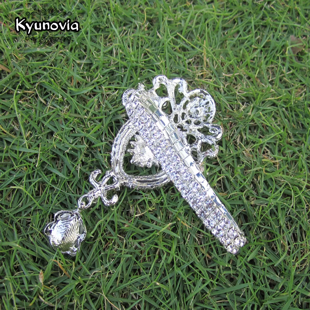 Элегантный браслет Kyunovia с жемчугом и цветком на запястье для выпускного вечера