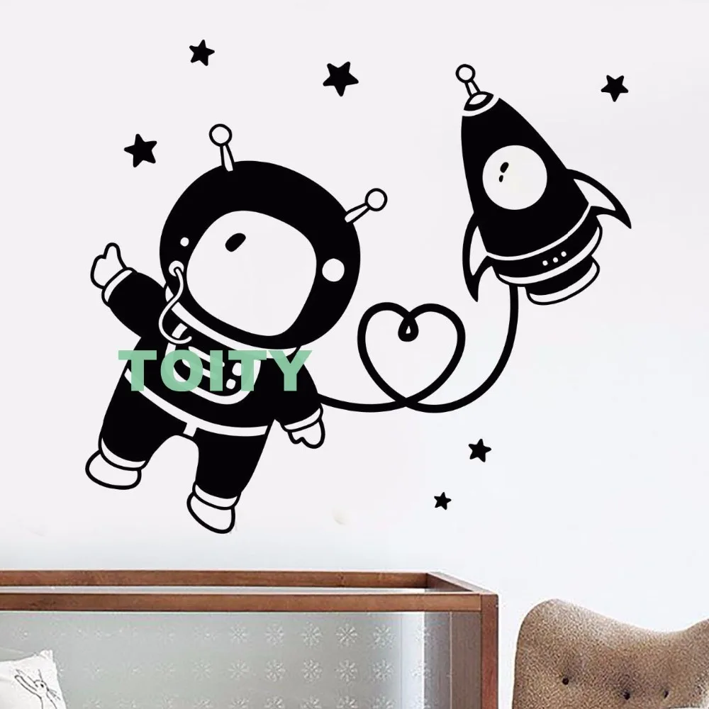Виниловая наклейка на стену космонавт Космическая Звезда ракета детская