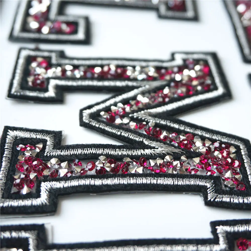 26 букв алфавита красные серебряные стразы патчи для пришивания утюгом вышитые