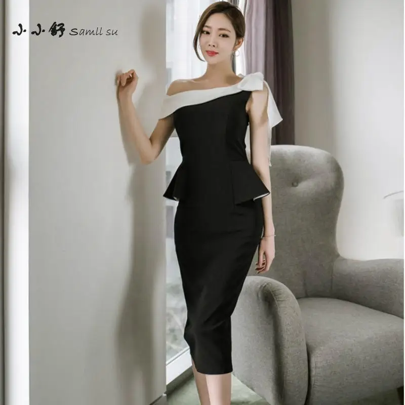 Женское платье карандаш Small Su черное облегающее на одно плечо с вырезом лодочкой