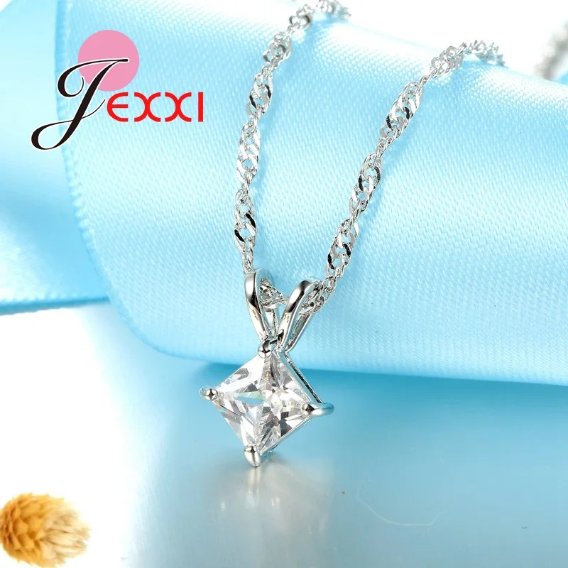 Цепочка с кулоном квадратная из серебра 925 пробы инкрустацией прозрачного