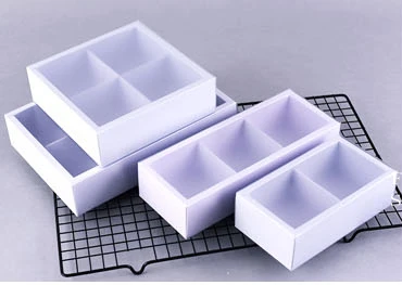 Подарочный пакет для торта с изображением конфет и Луны белого цвета коробка