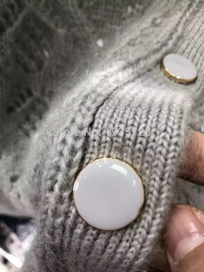 Женский мохеровый вязаный свитер с вырезами белый/красный/серый кардиган