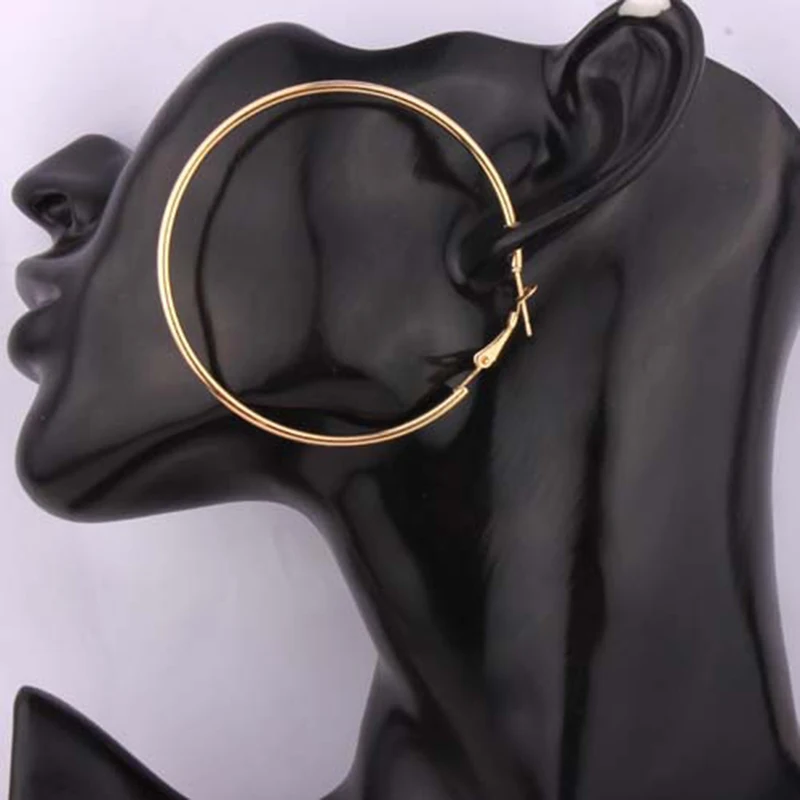 Женские серьги кольца VIVILADY вечерние золотистого цвета без никеля в офисном стиле