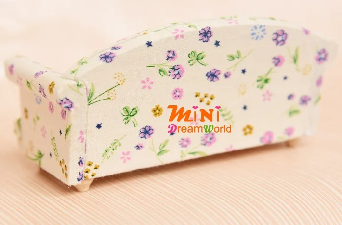 MINI Doll house Mini furniture model small floral double sofa | Игрушки и хобби