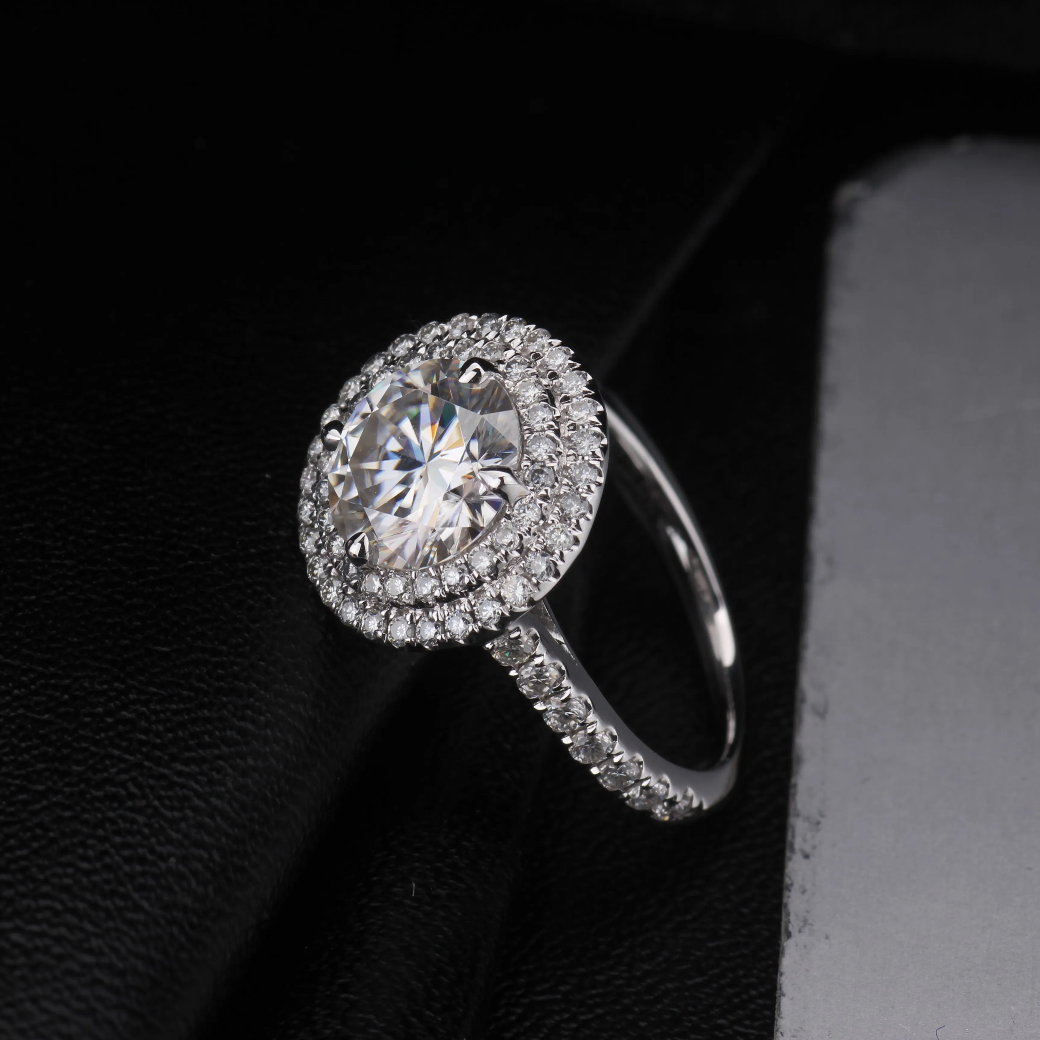 Роскошное 4 когти Твердое 18K Белое Золото 1.5ct круглое Moissanite бриллиантовое