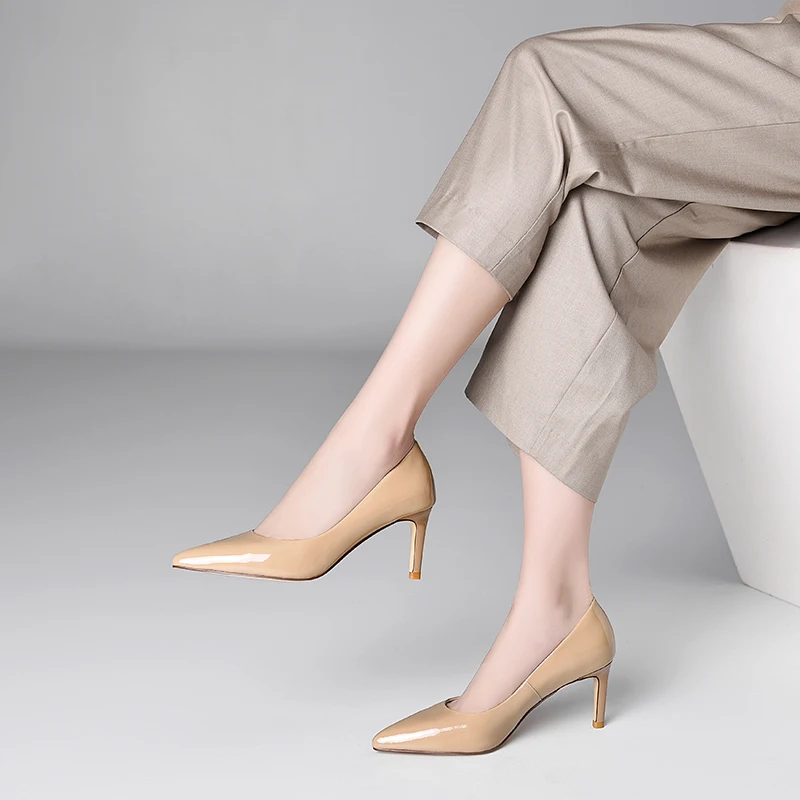 Женская офисная обувь из натуральной кожи телесного цвета на высоком каблуке 7 см