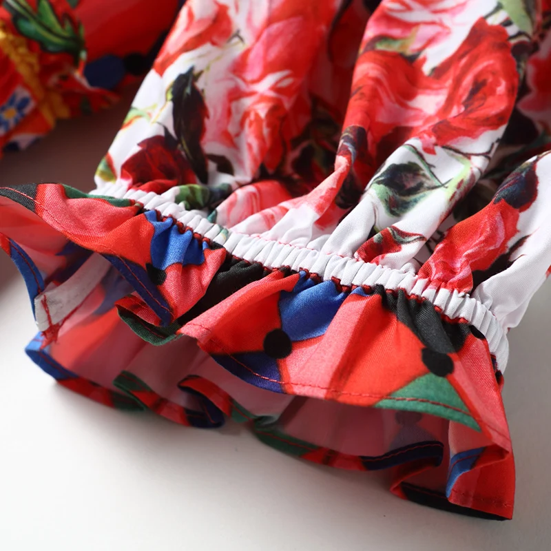 Женское короткое платье с открытыми плечами модельное дизайнерское воротником