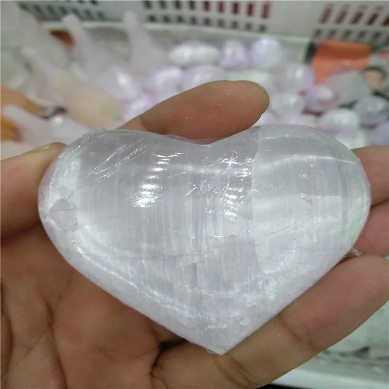SELENITE Карманный пушистый резьба в форме сердца Исцеление Кристалл Рейки 1