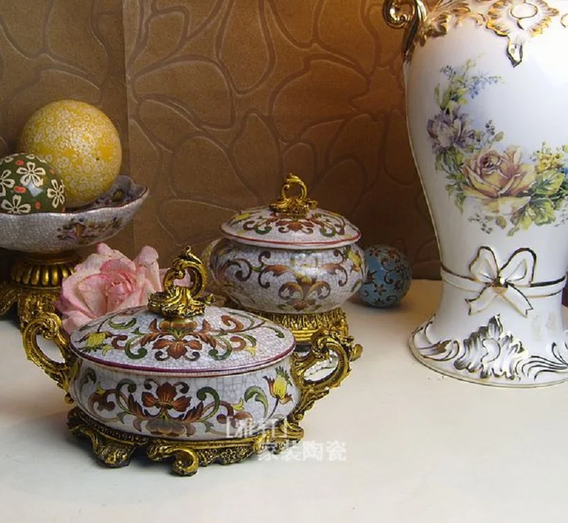 

Retro court crack ceramic candy box jewelry collection box