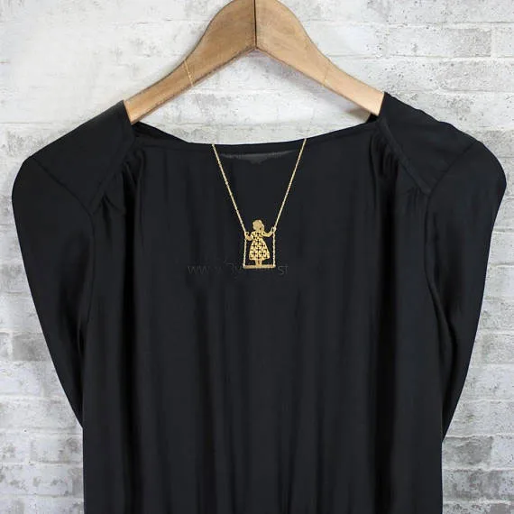

Geometric Girl Necklace Gold Alice In Wonderland Pendant Necklace Girl on swing Jewelry Party Accessories Drop Shipping YLQ0868