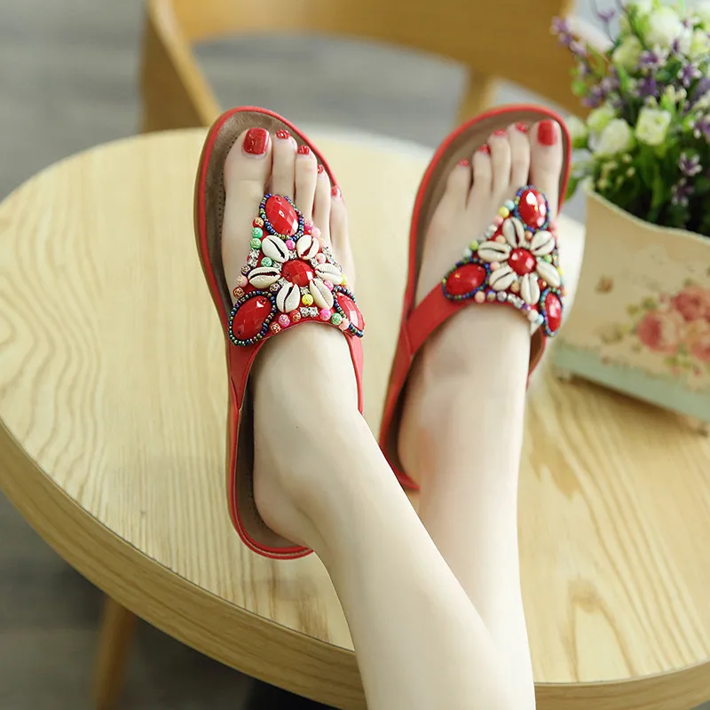 Женские пляжные шлепанцы YMECHIC красные синие на плоской подошве украшенные