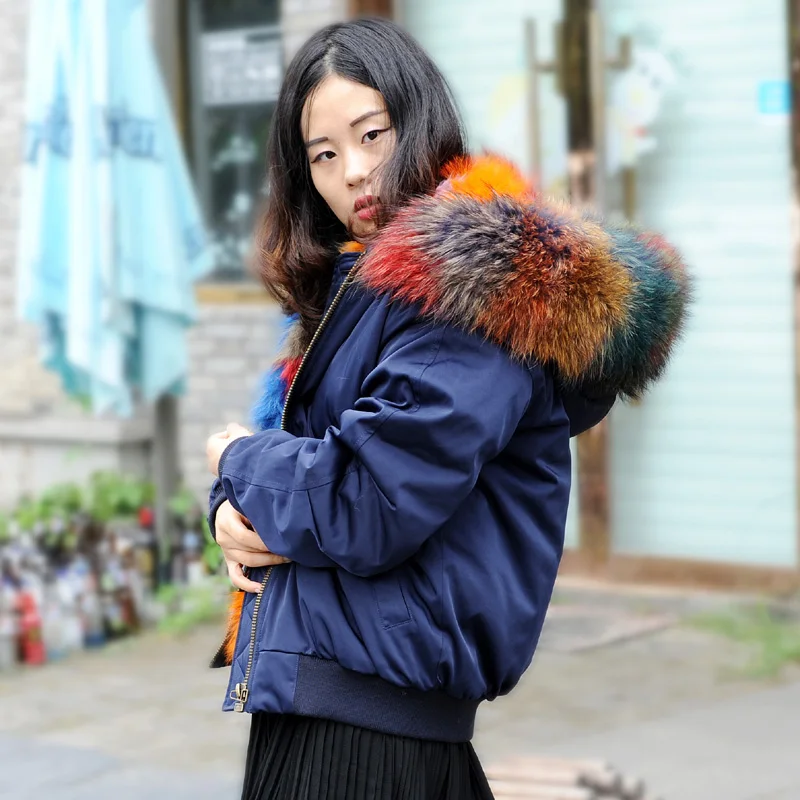 Женская Бомбер-куртка с воротником из натурального меха енота