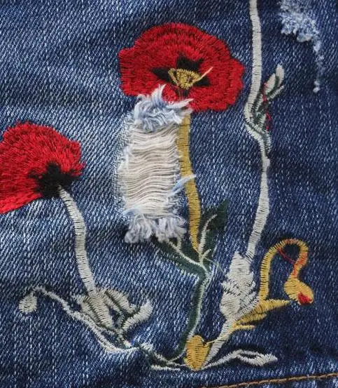 Летняя Новинка 2017 Женская рваная джинсовая юбка с цветочной вышивкой черного и