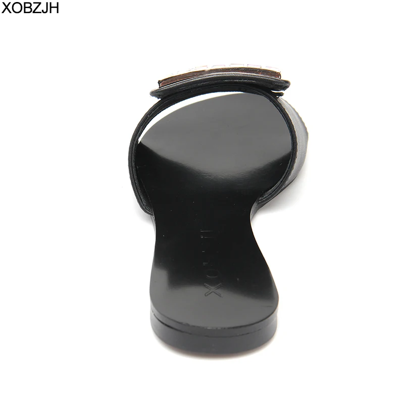 Женские кожаные сандалии на плоской подошве черные дизайнерские со стразами