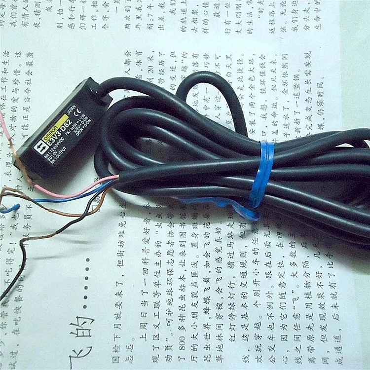 

Photoelectric switch E3V3-D62 Warranty For Two Year