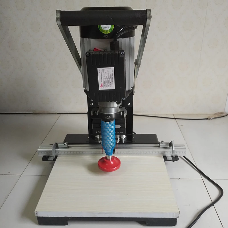 Портативное устройство для сверления отверстий деревообрабатывающее