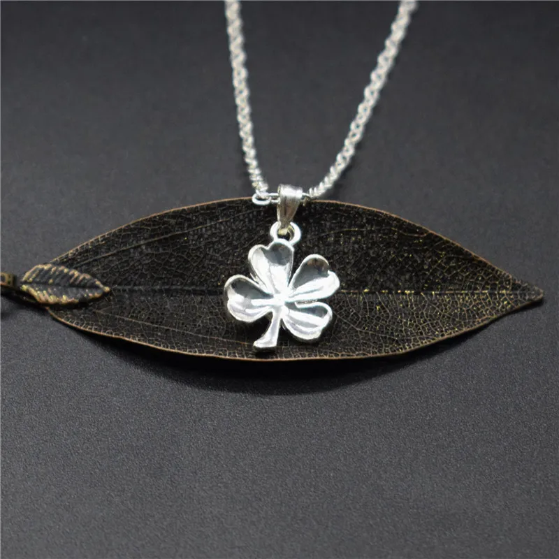 Ожерелье Elfin с четырехлистным клевером золотой цвет серебряный растение