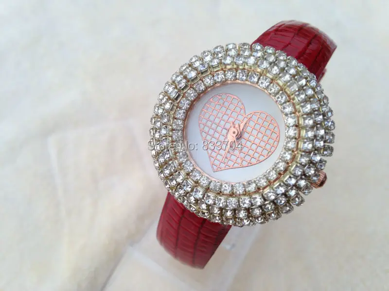 Новое поступление 2015 роскошные женские кварцевые часы со стразами повседневные