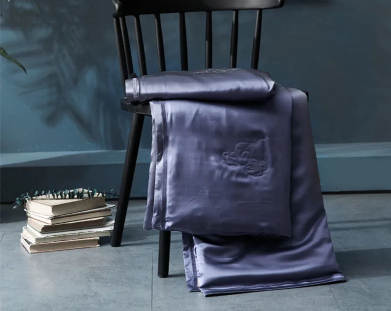 Blue color Шелк тутового шелкопряда для лета одеяло размер королевы 150x210 см 59x82 дюймов 300 грамм кондиционер одеяло 1 шт в продаже - Цвет: Blue color