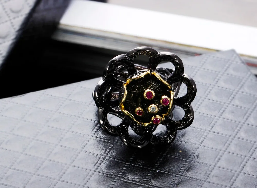 DreamCarnival 1989 Women Vintage Rings Unique Black Gold Color Lotus Flower Style Blinking Fuchsia CZ Bezel Wedding Anillos Moda