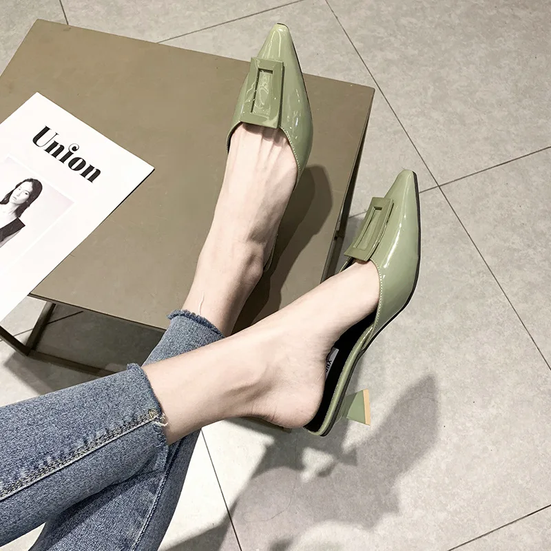 Туфли без задника женские летние тапочки с острым носком и квадратной пряжкой