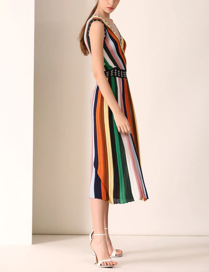 Женское трикотажное платье в полоску летнее с высокой талией и v образным вырезом