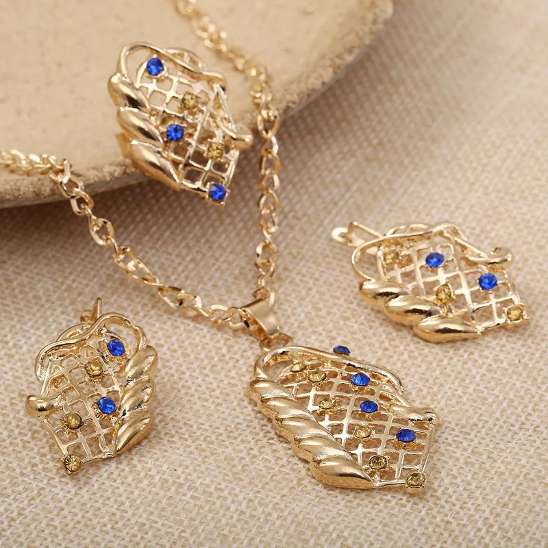 Винтажное ожерелье с подвеской Стразы королевы невесты фианитом золотого цвета