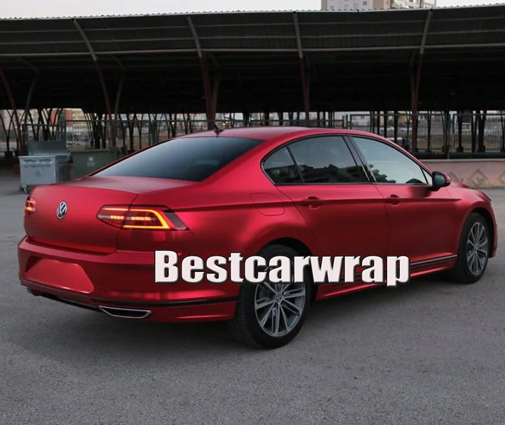 Атласная красная хромированная автомобильная пленка виниловая с воздушным