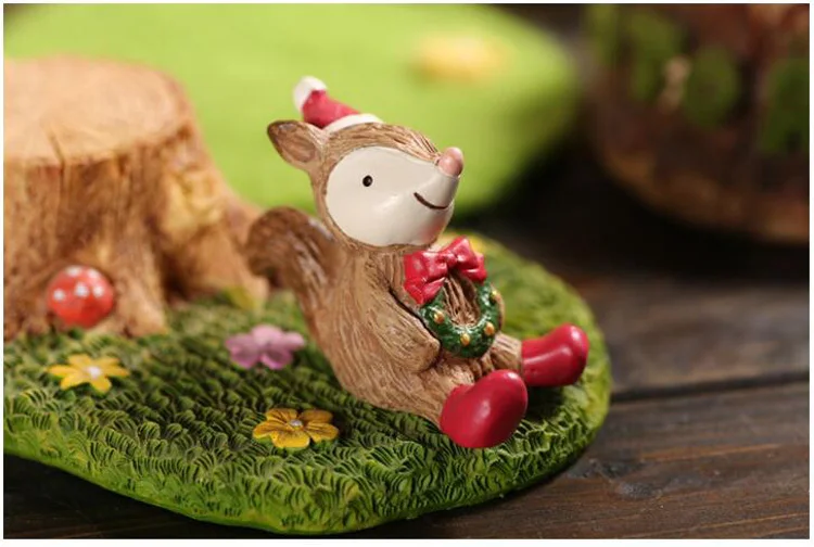 Squirrel Подарок на рождественскую елку, изделия из смолы, снеговик, олень, Санта-Клаус, фигурка животного, домашний декор, миниатюрное украшение для сада в виде Феи, аксессуары - Цвет: Squirrel