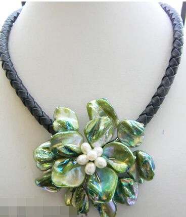 

Free shipping >>>>>18''17mm hand-made green Shell Flower Necklace