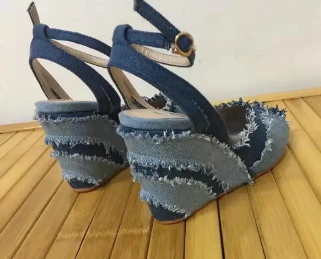 Женские джинсовые босоножки на танкетке Повседневные Классические сандалии с