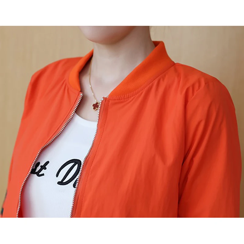 

Women Trench Coats Spring New Print Hooded Short Thin Outerwear Middle-aged Mother Costume Double-faced Windbreaker Female Tops