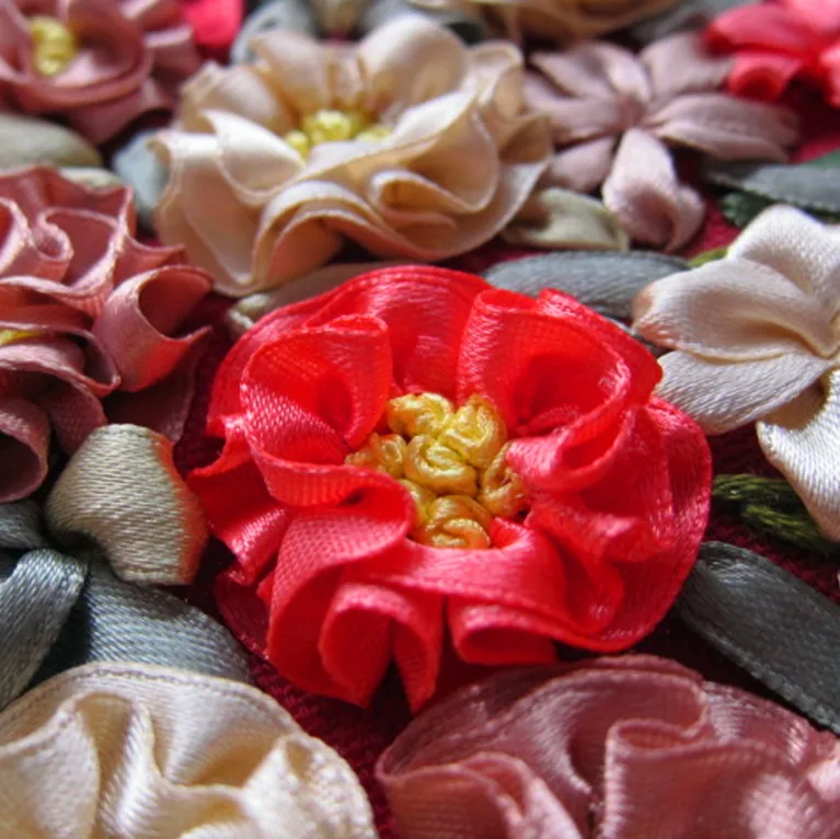 Новое поступление наборы с объемными лентами и цветочной вышивкой ручной работы