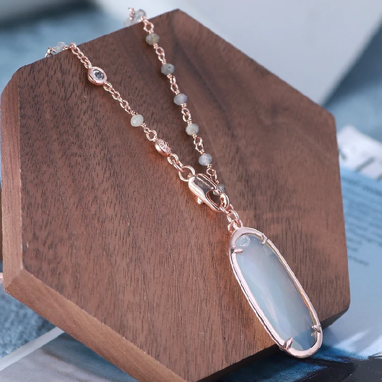 

American fashion designer inlaid with a single shiny gem zirconium luxury fashion necklace sweater chain
