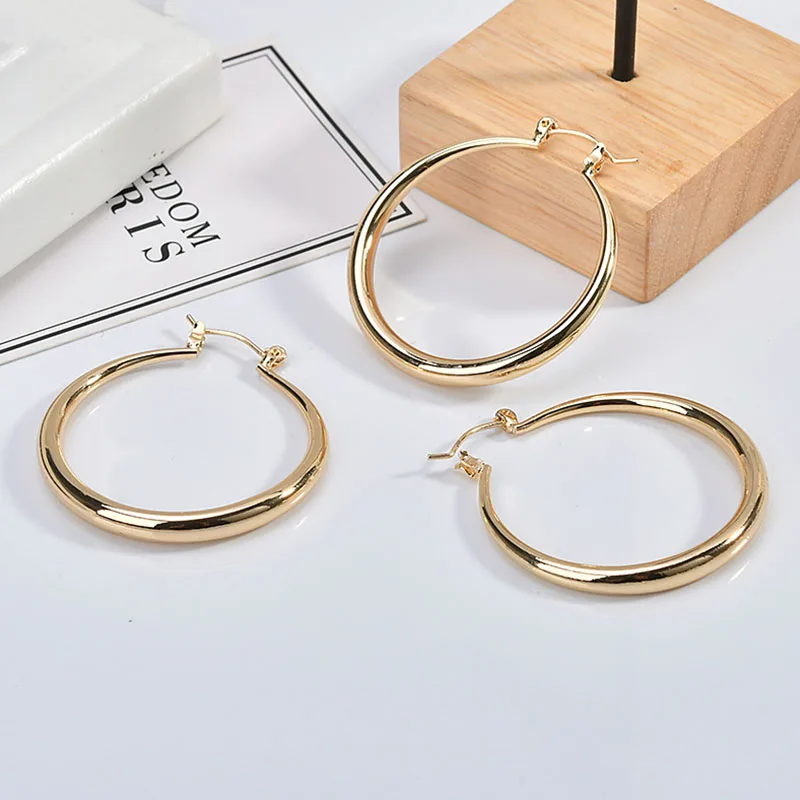 Медь покрытая 18K золотом геометрические простые круглые ушные пряжки C Форма S925