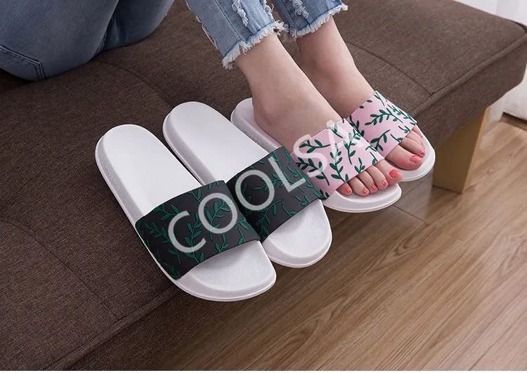 COOLSA/мужские летние домашние тапочки; сандалии на плоской подошве с черными листьями; мужские шлепанцы; домашняя обувь для ванной; мужские вьетнамки