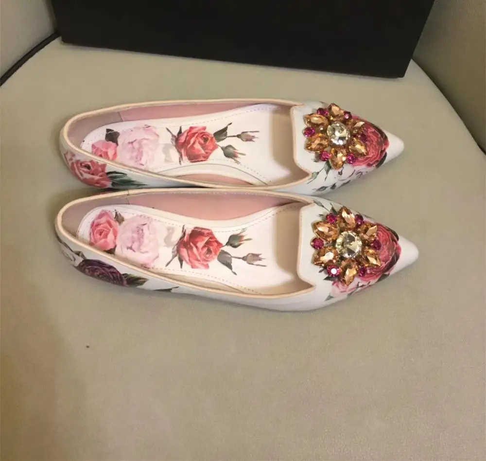 Женские Стразы Туфли с узким носком на плоской подошве модным цветочным узором