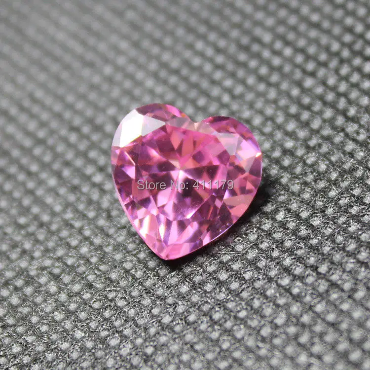 Блестящие розовые камни из кубического циркония в форме сердца ограненные