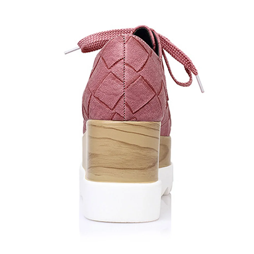 Женские туфли Броги из лакированной кожи на плоской платформе шнуровке осень