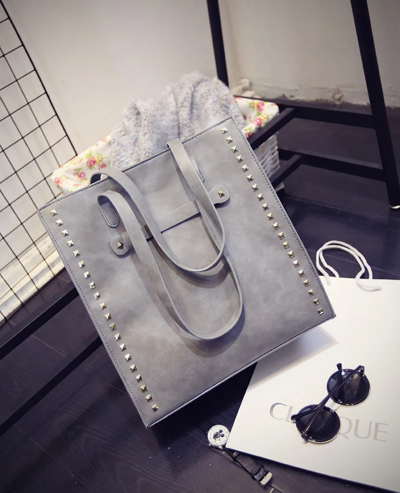 Новое Прибытие Женщины Моды Заклепки Сумки Женские На Ремне Повседневная Сумка