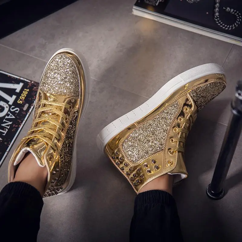 Модные спортивные черные золотистые серебристые розовые кроссовки с заклепками